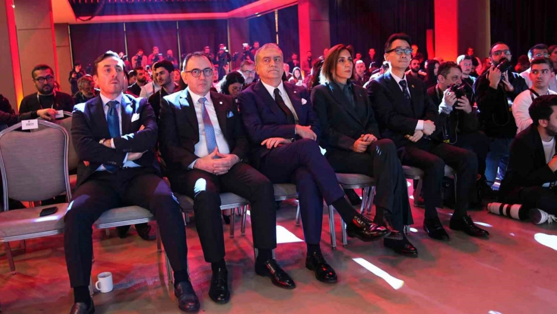 Beşiktaş'ta yeni transferler için imza töreni düzenlendi