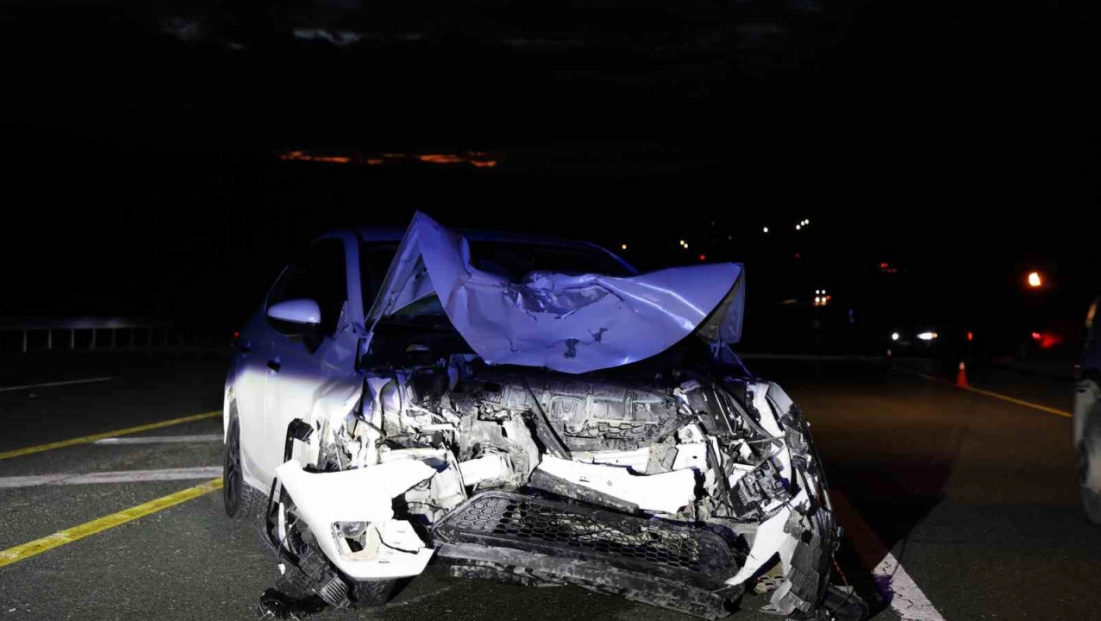 Elazığ'da iki otomobil çarpıştı: 1'i ağır 3 yaralı