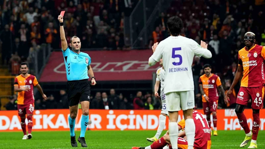 Eyüpspor'da Bedirhan Özyurt kırmızı kart gördü