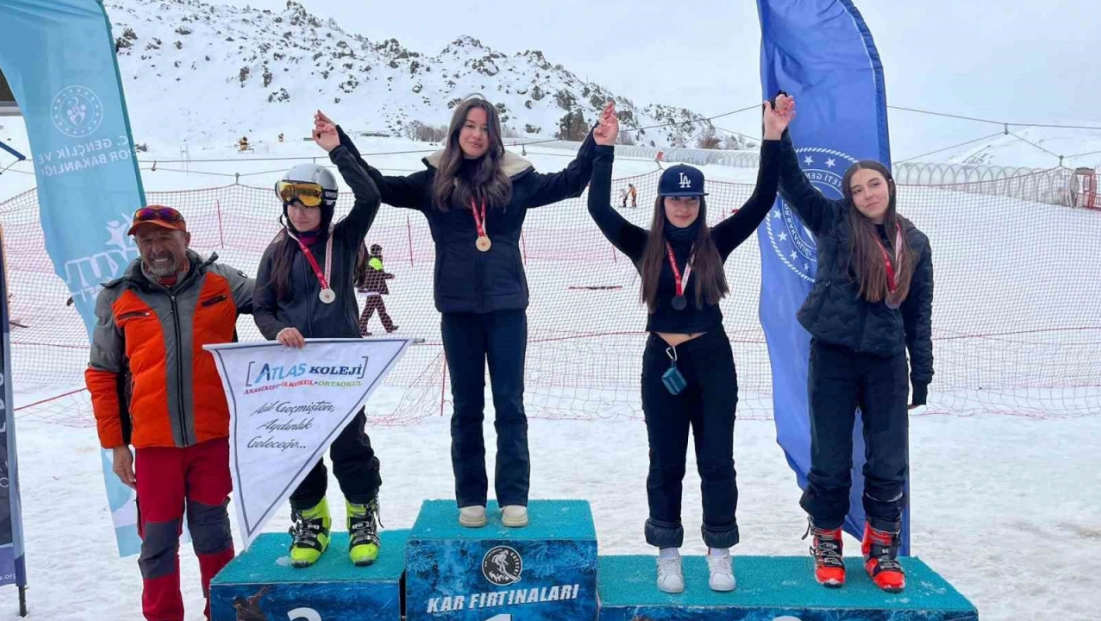 Okul sporlarından Erciyes'e dev çıkarma