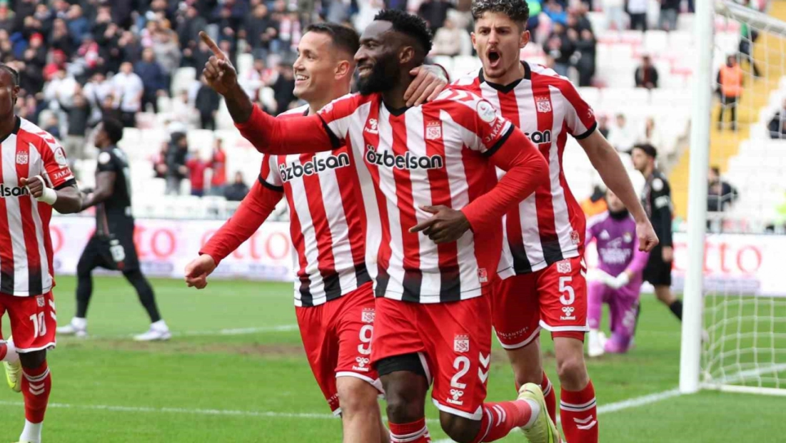 Sivasspor'dan son dakika şoku: Vanspor'a puan kaptırdı