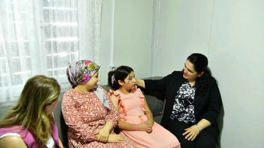 Vali Eşi Selda Yavuz'dan Depremzedelere Ziyaret