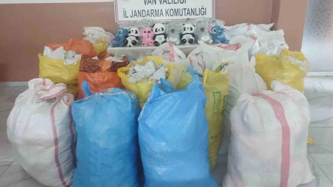 Van'da 3.4 milyon TL değerinde kaçak eşya ele geçirildi