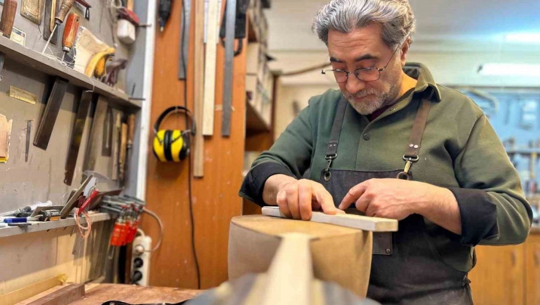 Van'da el emeğiyle üretilen bağlamalar birçok ülkeye gönderiliyor