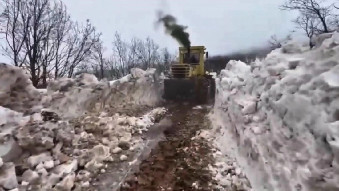 Yayladere'de karla mücadele çalışmaları sürüyor