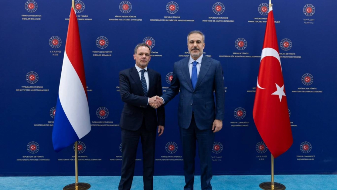 Bakan  Fidan Hollandalı mevkidaşı ile bir araya geldi