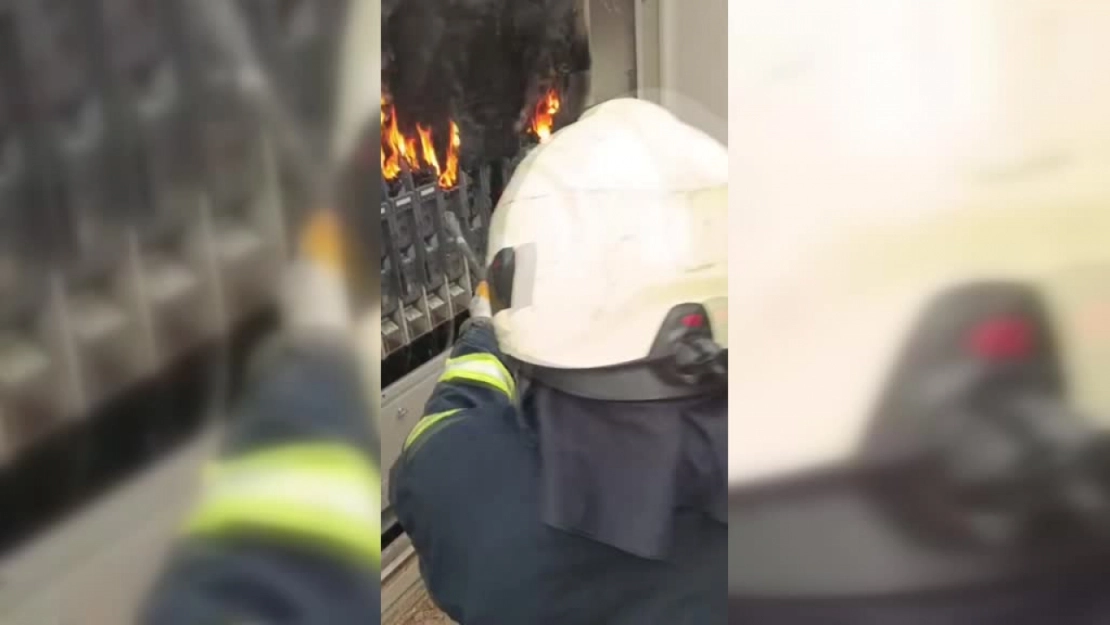 Barış Caddesi'nde Trafo Yangını: İtfaiye Kısa Sürede Söndürdü