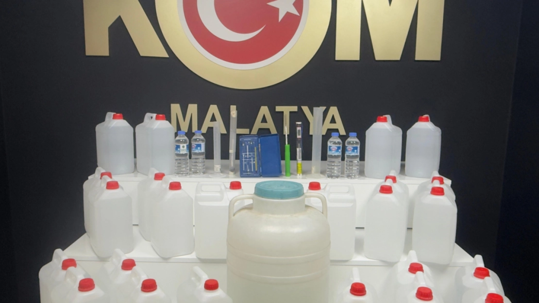 Binlerce Makaron, Yüzlerce Kilo Tütün ve Sahte Alkol Ele Geçirildi