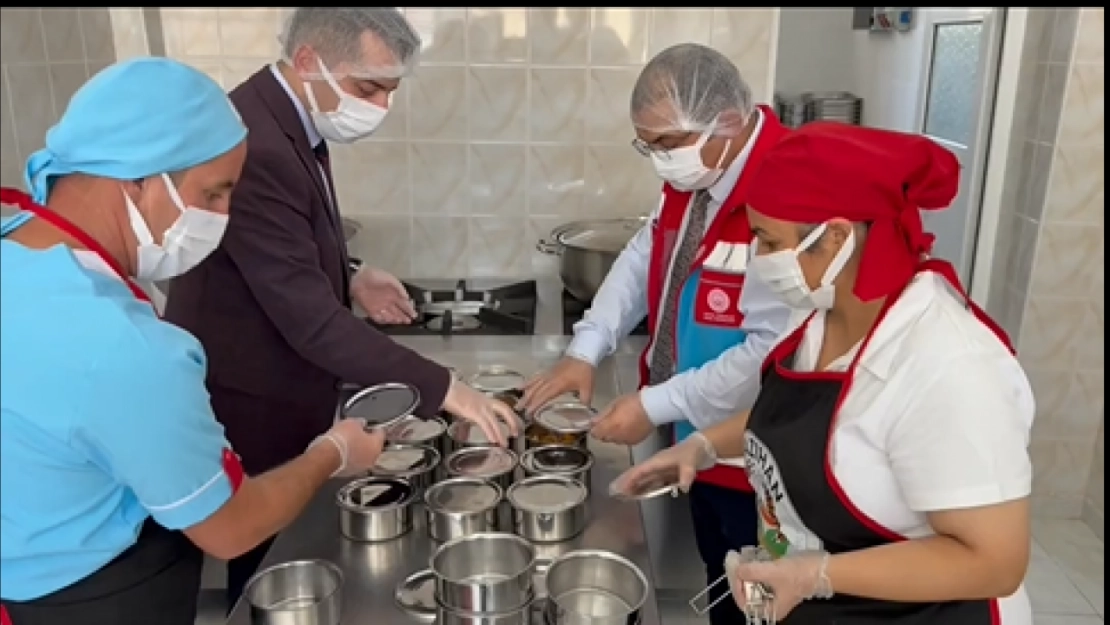 Bir kap sıcak yemek Yazıhan'da sofraları buluşturuyor