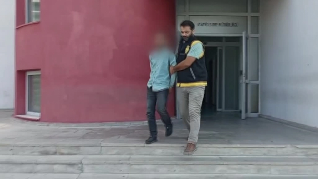 Çaldığı Motosikleti İterek Götürdü, Kameralara Yakalandı