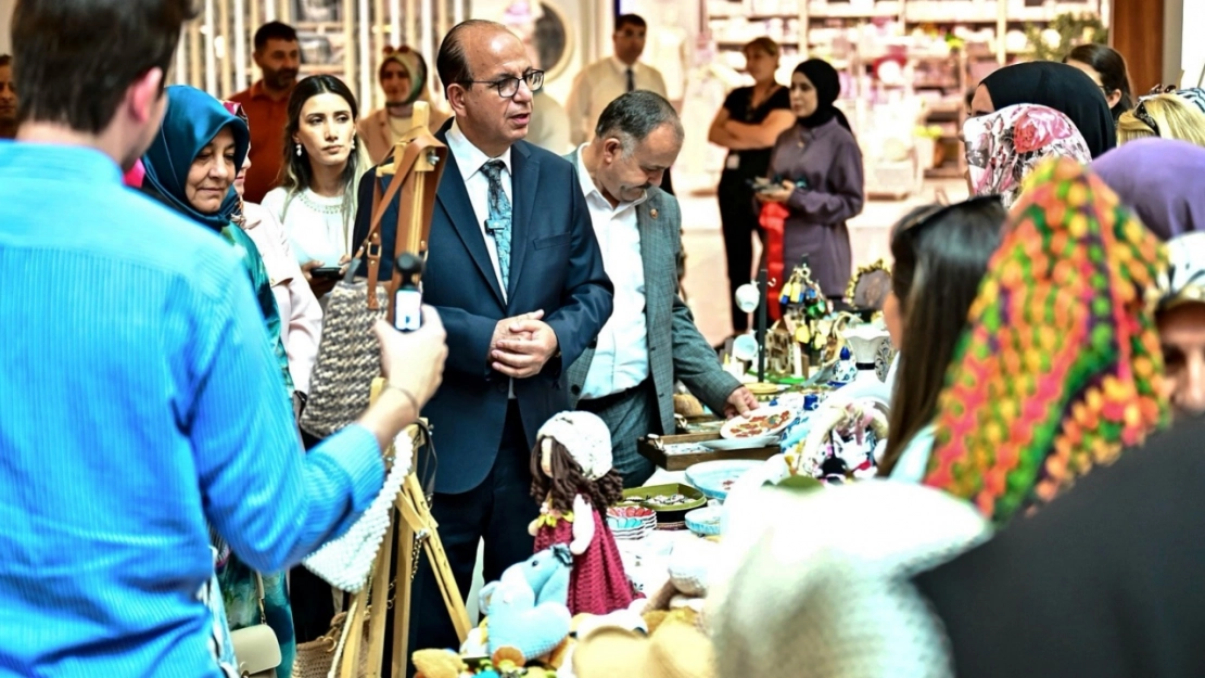 El Emeği Göz Nuru Eserleri Yılsonu Sergisinde Buluştu