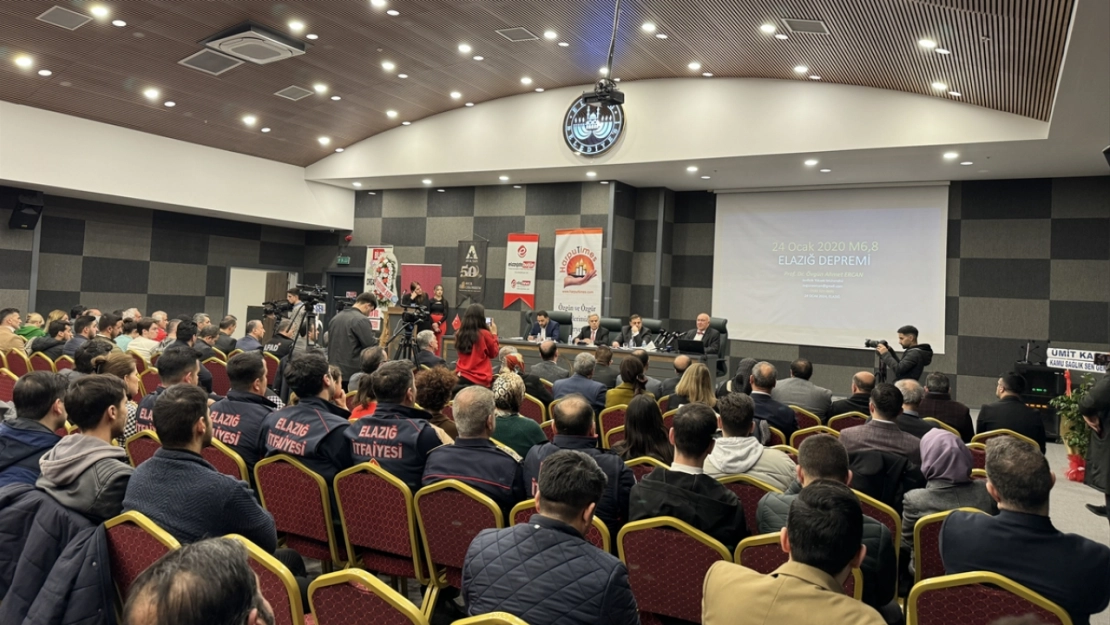 Elazığ'da 'Deprem riskiyle yüzleşmek, Bilinçli Toplum, Güvenli Gelecek' paneli düzenlendi