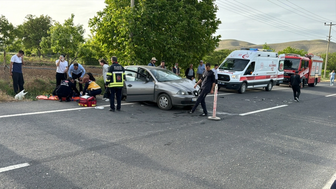 Elazığ'da iki otomobilin çarpıştığı kazada 7 kişi yaralandı
