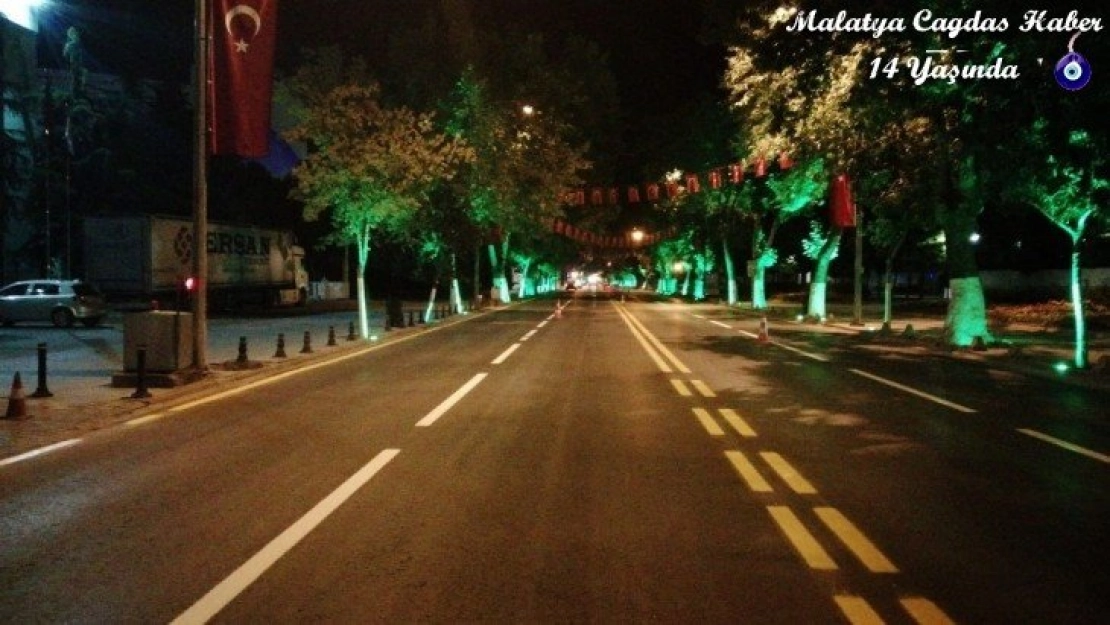 Gece mesaisinde yolların işaretleri yapıldı