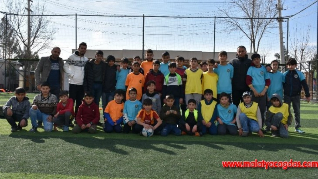 Geleceğin futbolcuları Büyükşehir Belediyesi futbol kurslarında yetişiyor