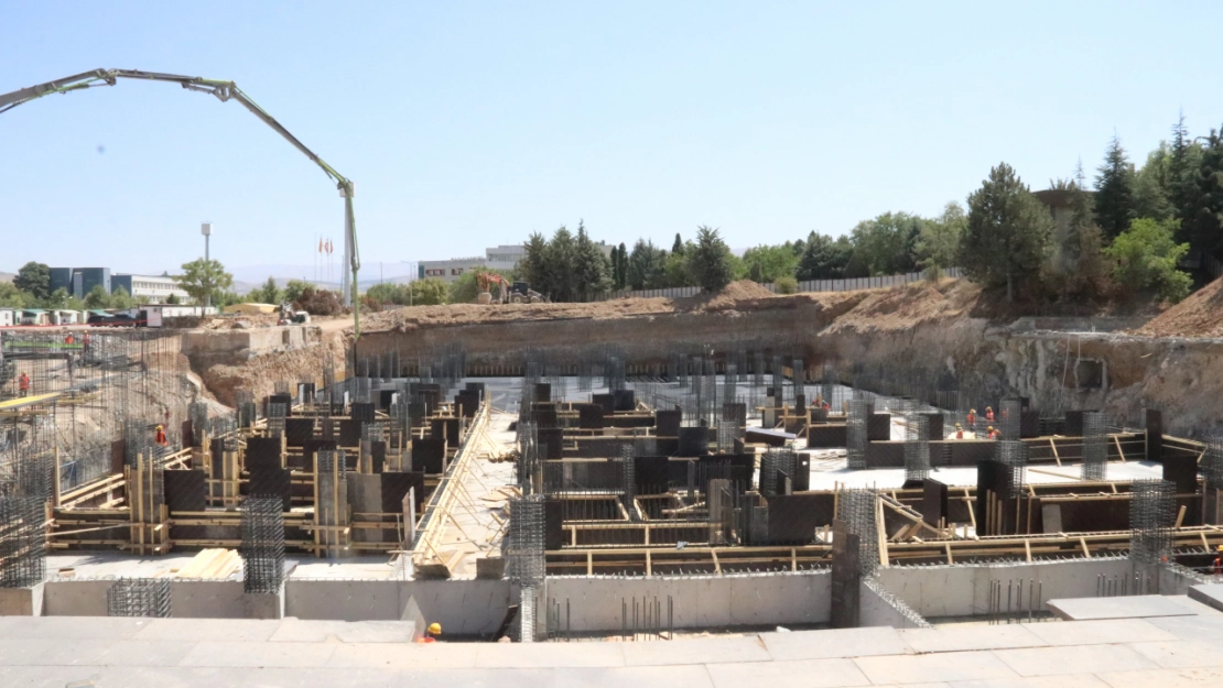 İnönü Üniversitesi'nde Depremde Yıkılan Binaların Temeli Atıldı