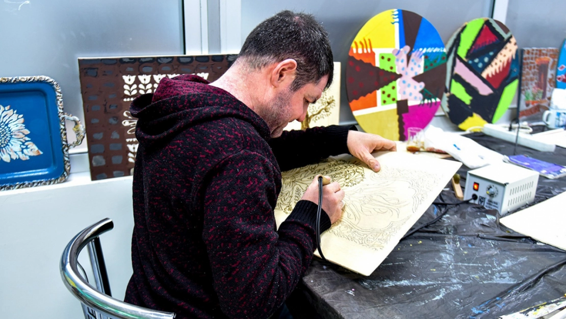 Özel gereksinimli bireyler hünerlerini tablolara yansıtıyor