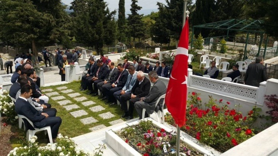 Merhum Başsavcı Mustafa Alper, Söke'deki kabri başında anıldı