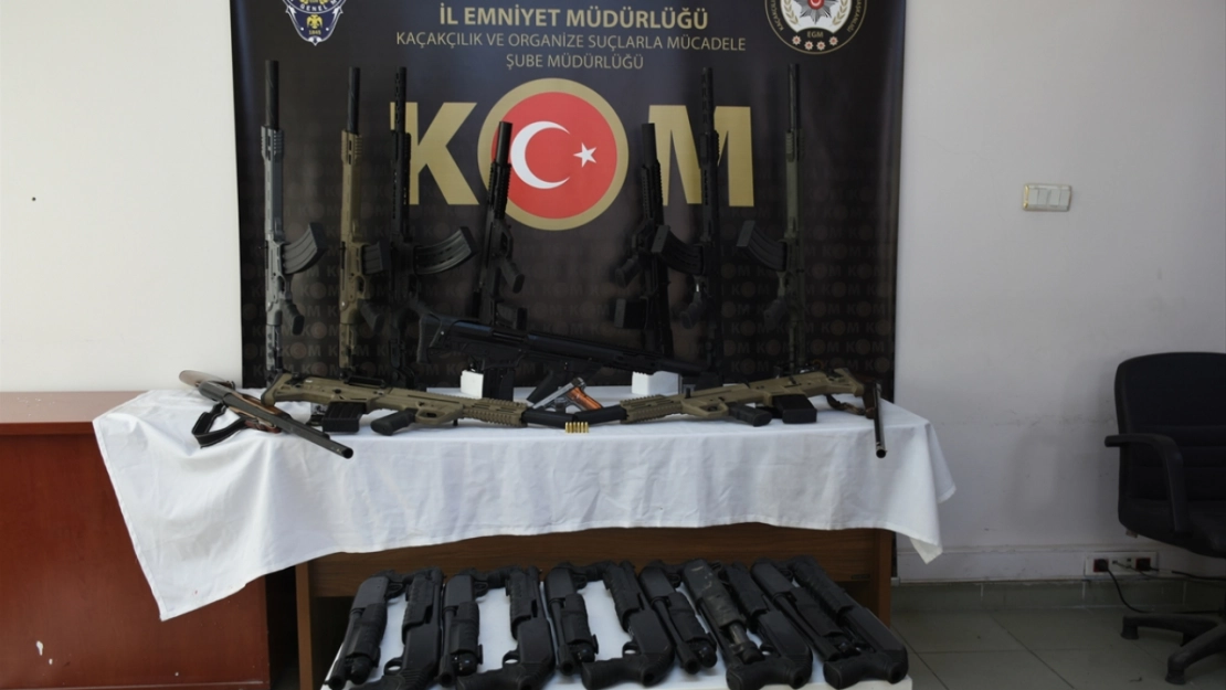 Ruhsatsız 24 silah ele geçirildi,