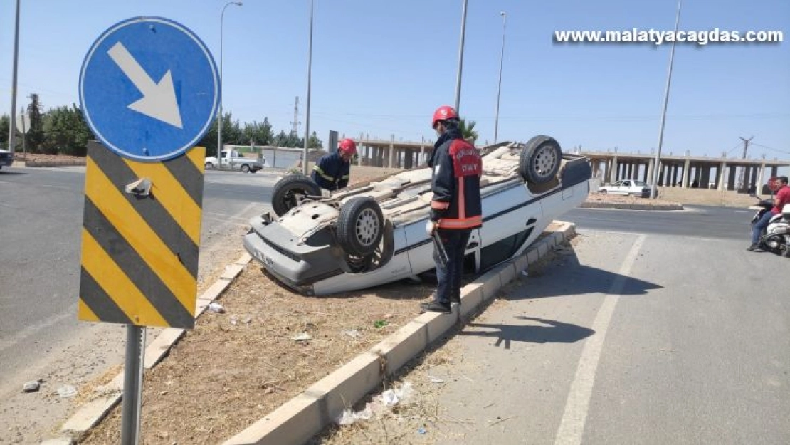 Devrilen otomobilin sürücüsü yaralandı