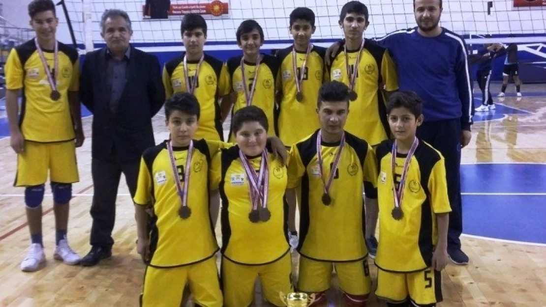 Şehit Erdal Alpkılıç Ortaokulu Voleybolda il birincisi oldu