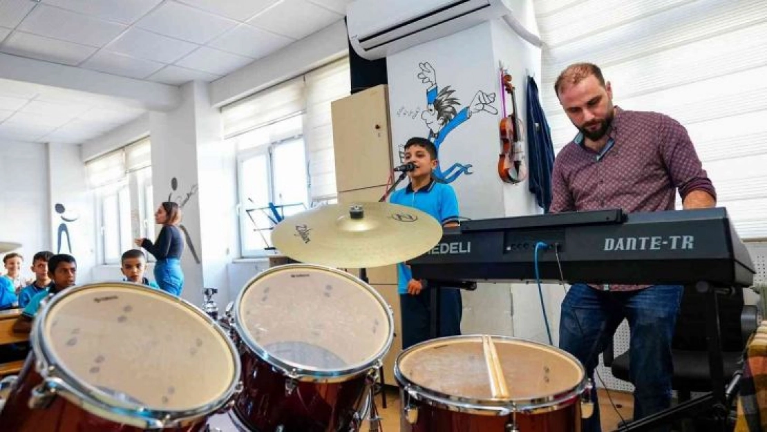 Şehitkamil'de öğrencilere enstrüman desteği