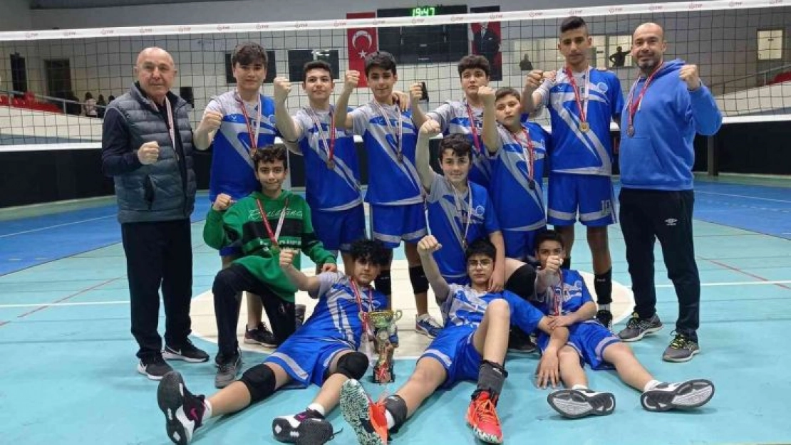 Seyhan'ın erkek voleybolcuları hedef büyüttü