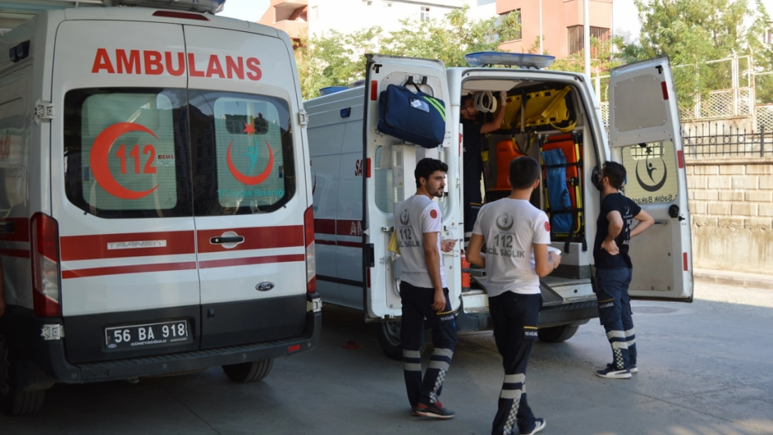 Siirt'te 5 Yaşındaki Çocuğa Otomobil Çarptı: Durumu Ağır