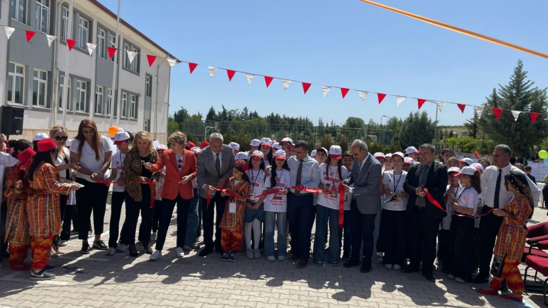 TÜBİTAK 4006 Bilim Fuarı ve Resim Sergisi Büyük İlgi Gördü