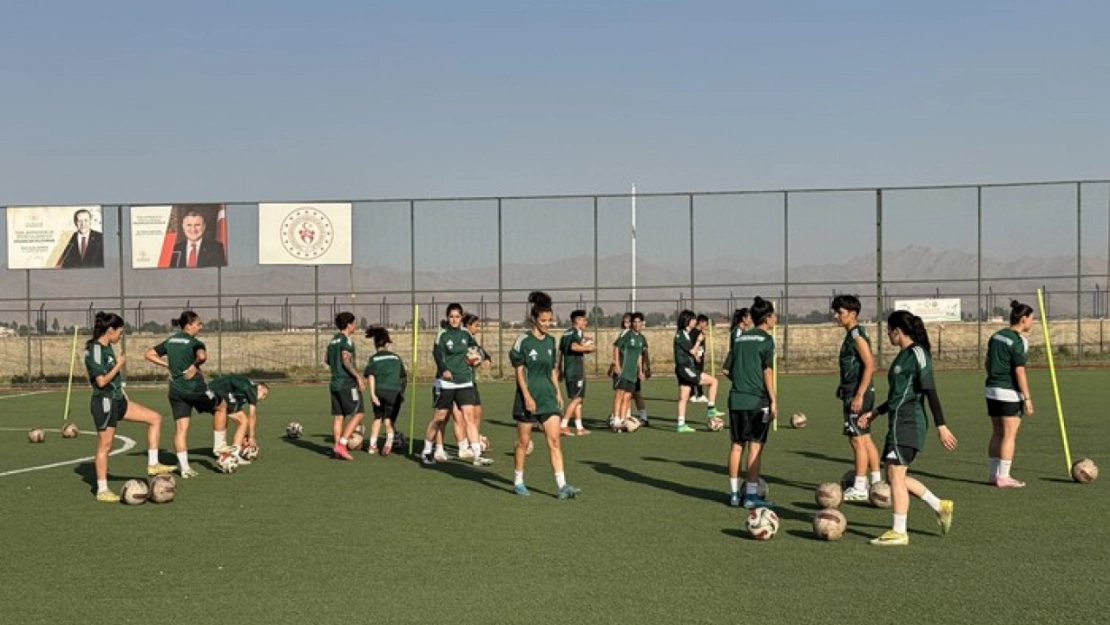 Yüksekovaspor Kadın Futbol Takımı Süper Lig Hedefiyle Sahada