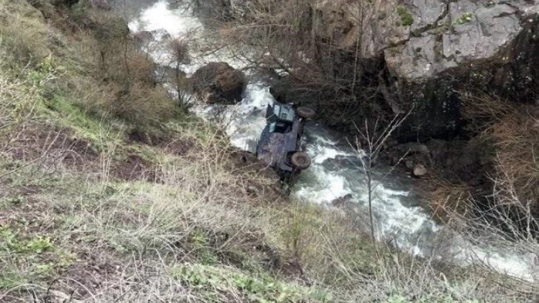 Zırhlı polis aracı devrildi: 6 polis hafif yaralandı