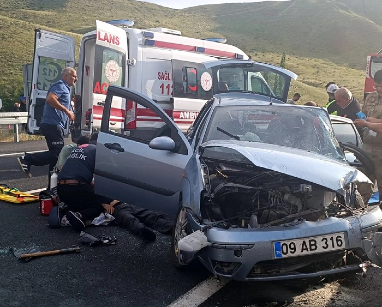 Kars'ta tır ile otomobilin çarpışması sonucu 1 kişi öldü