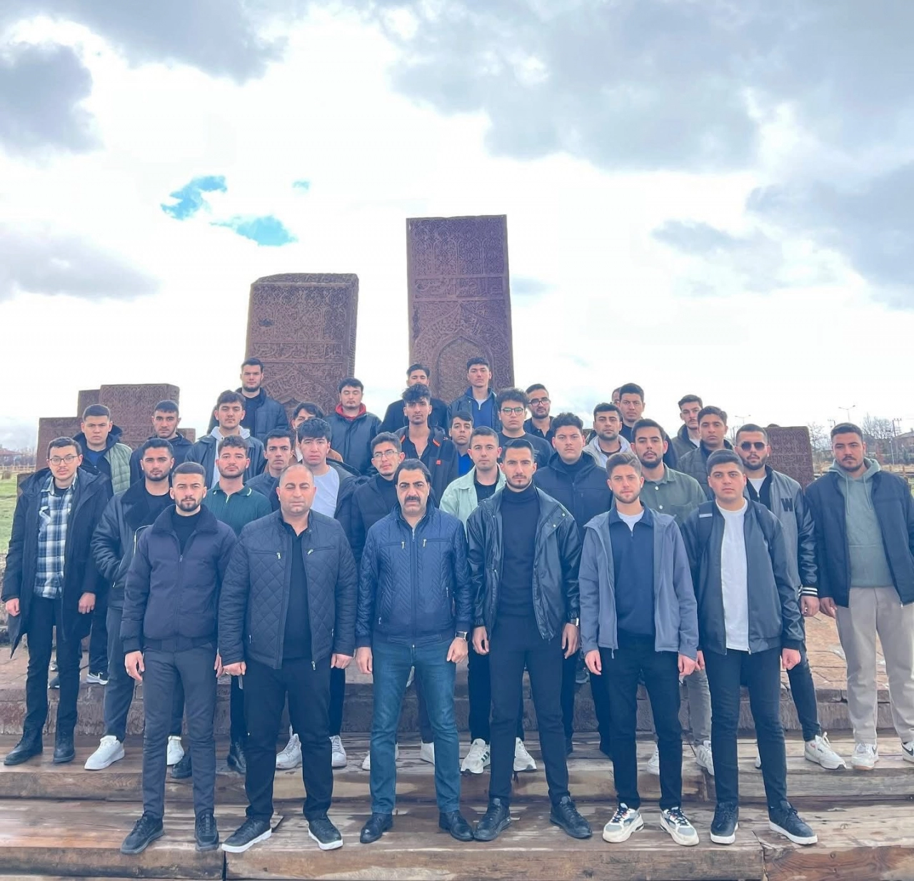 Ülkü Ocakları Malatya Üniversite Birimi'nden Bitlis Ahlat'a Kültür Gezisi