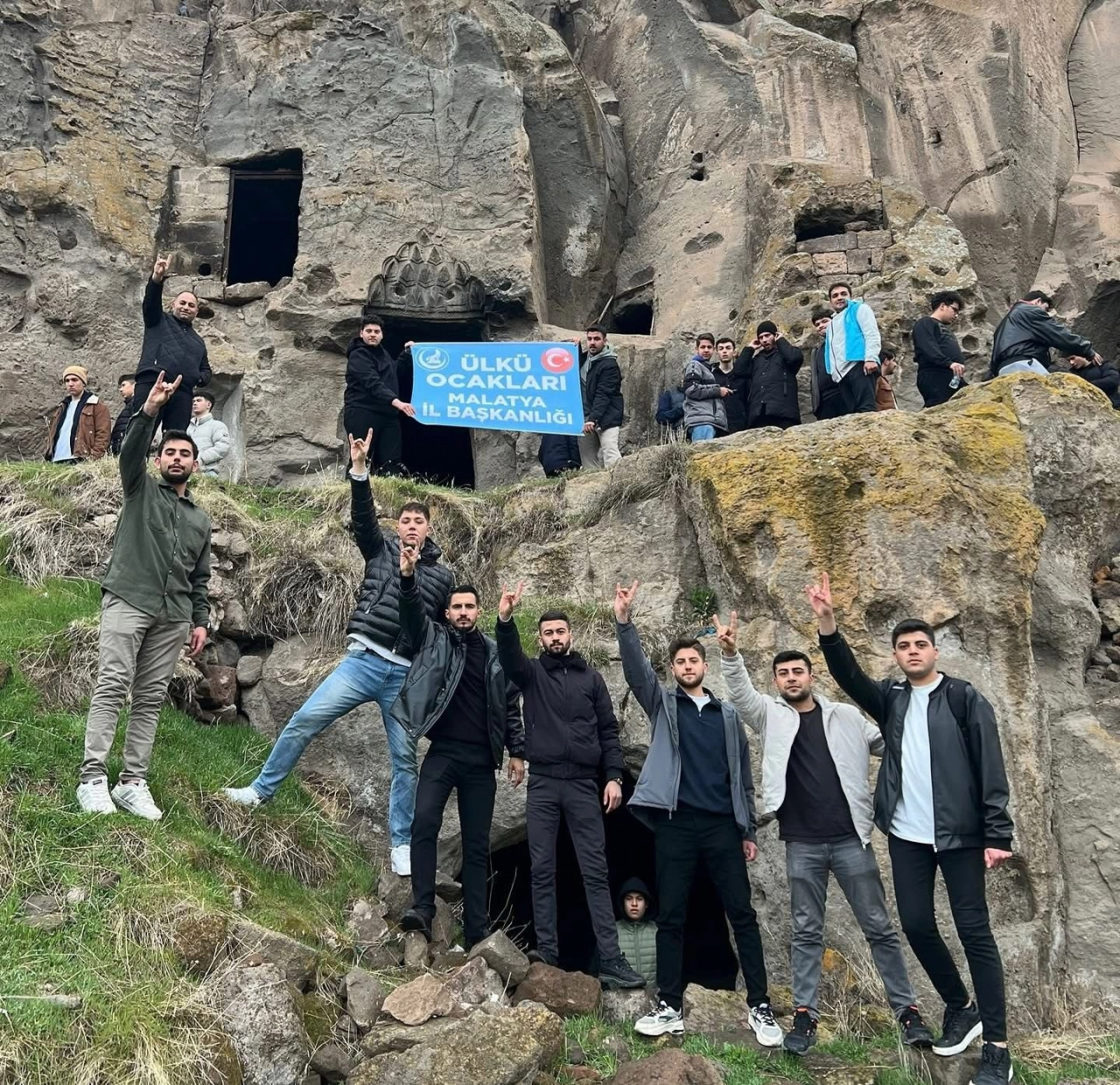 Ülkü Ocakları Malatya Üniversite Birimi'nden Bitlis Ahlat'a Kültür Gezisi