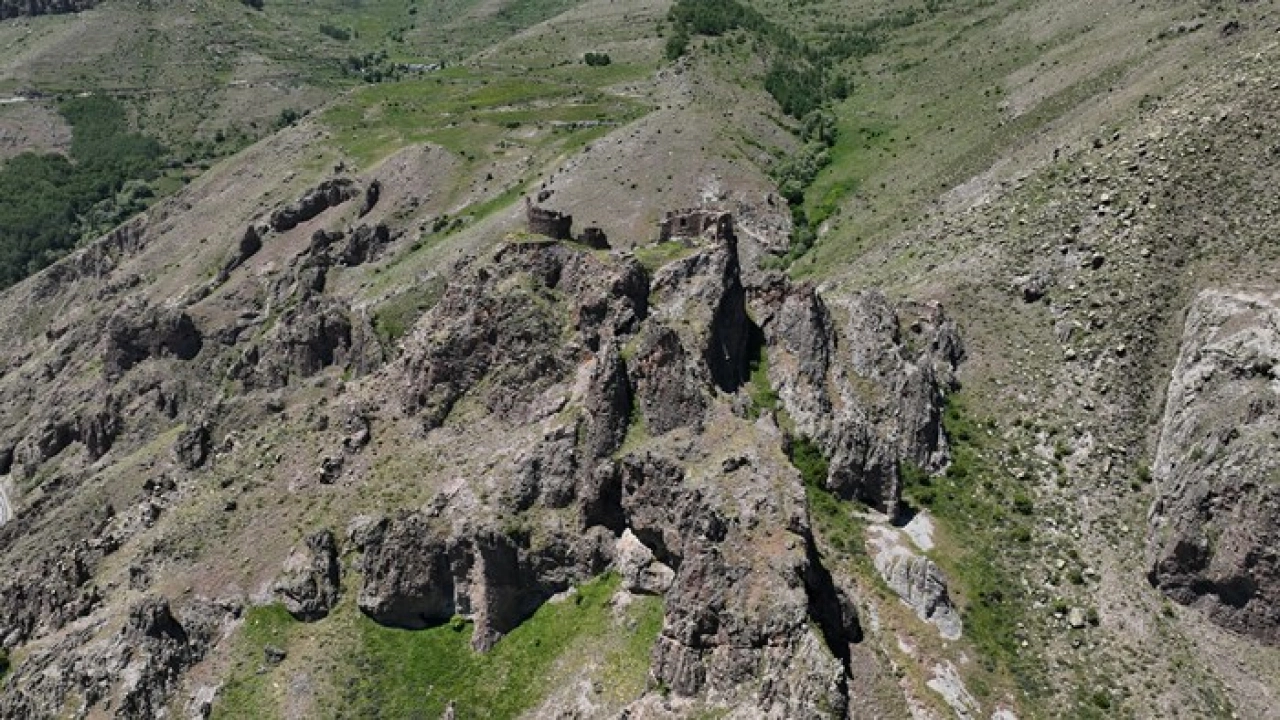Erzurum'un Unutulan Mirası: Kaleboynu Kalesi Gün Geçtikçe Eriyor