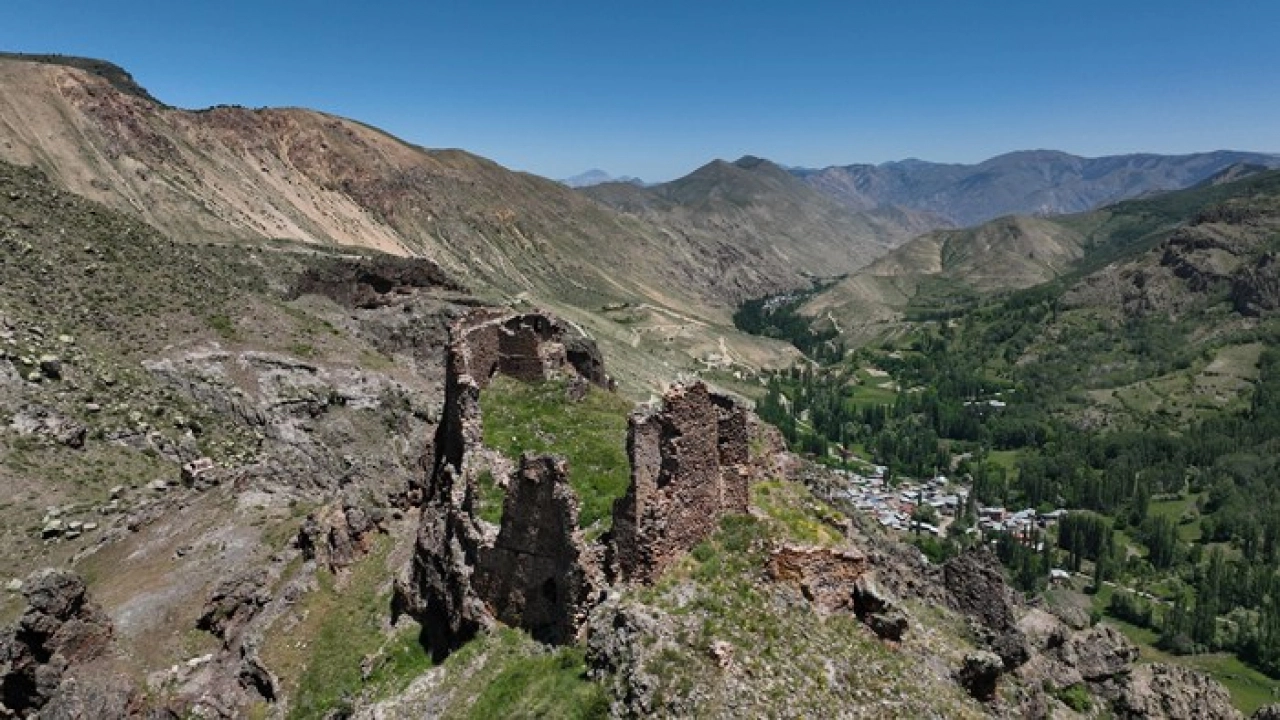 Erzurum'un Unutulan Mirası: Kaleboynu Kalesi Gün Geçtikçe Eriyor