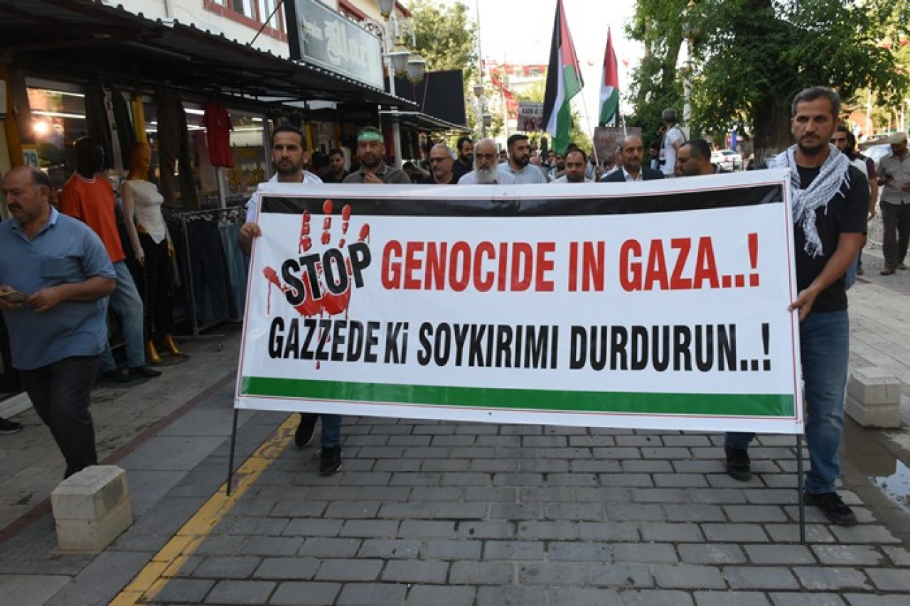 'Gazze İçin Küresel Öfke Günü' yürüyüşü düzenlendi