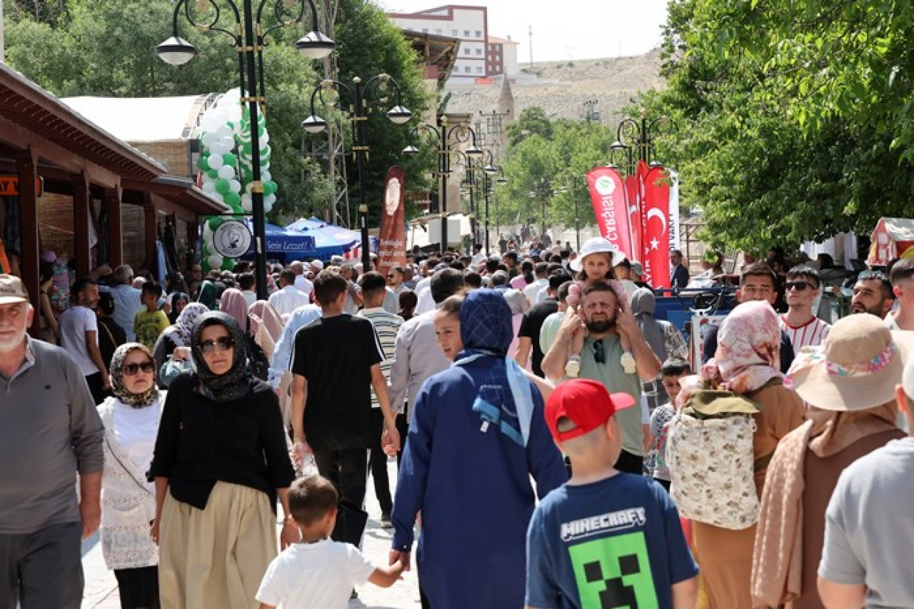 Somuncu Baba Külliyesi inanç turizmi için misafirlerini ağırlıyor
