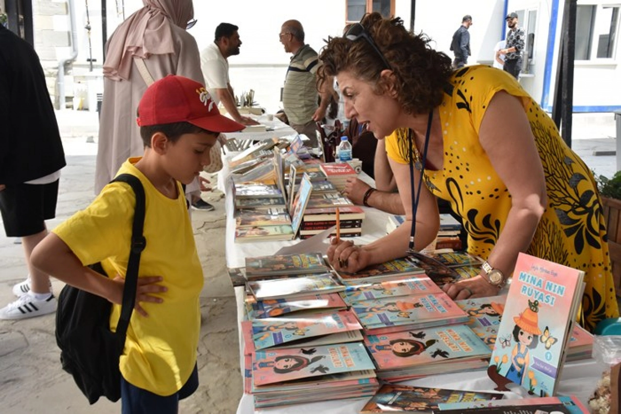 Van'da düzenlenen '2. Çocuk Edebiyatı Fuarı' başladı
