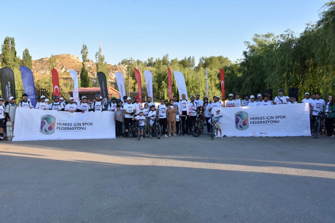 Bisiklet Turu Şenlik Havasında Geçti