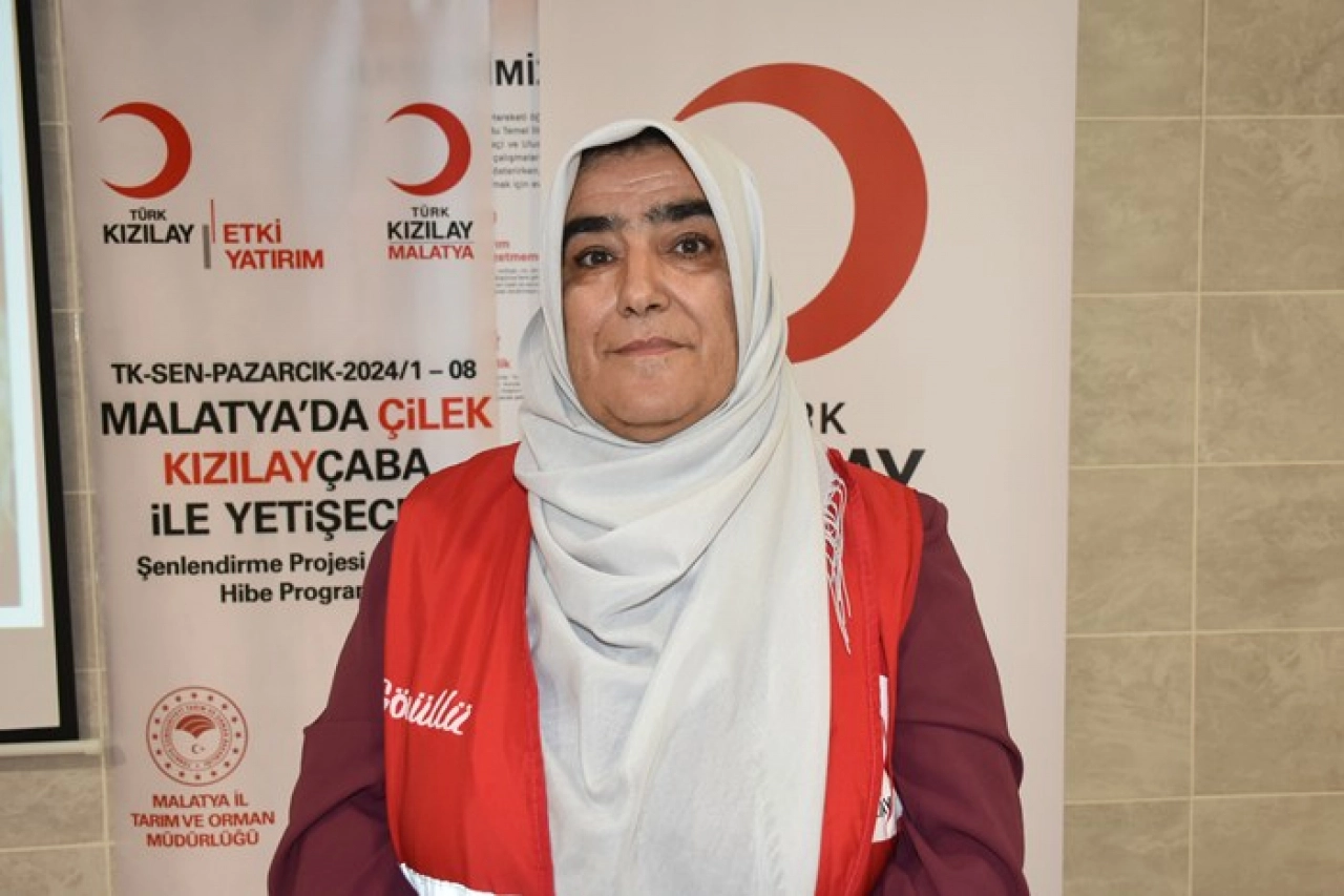 Türk Kızılay Malatya'da depremzede çiftçilere çilek bahçesi kuracak