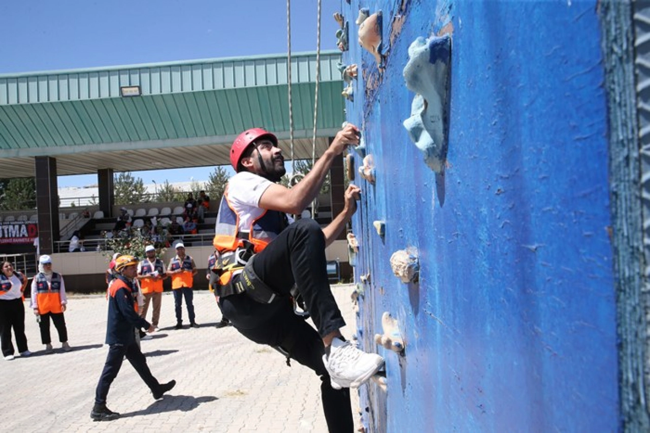 AFAD Gönüllüleri Van'da Bir Araya Geldi