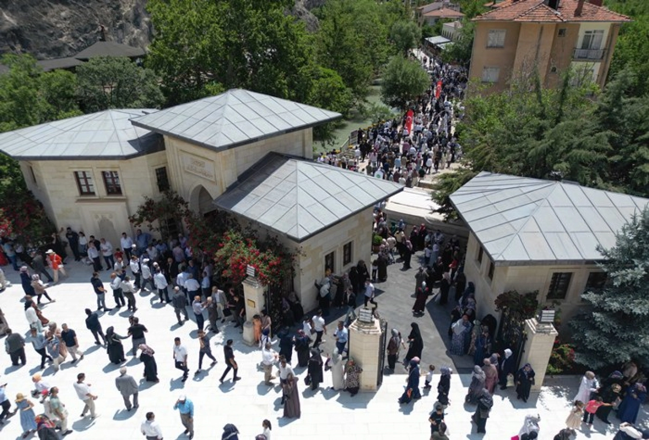 Somuncu Baba Külliyesi inanç turizmi için misafirlerini ağırlıyor