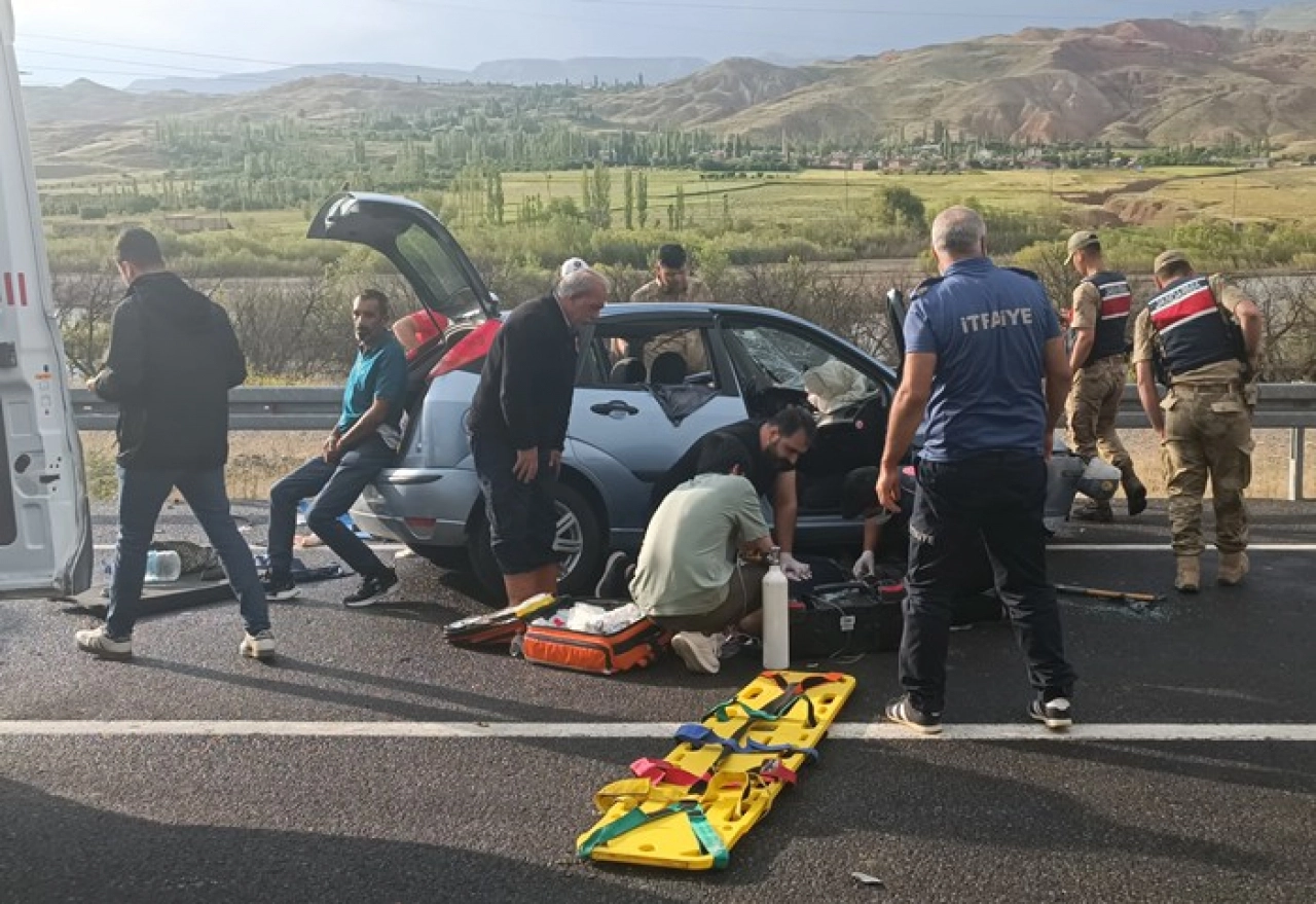 Kars'ta tır ile otomobilin çarpışması sonucu 1 kişi öldü