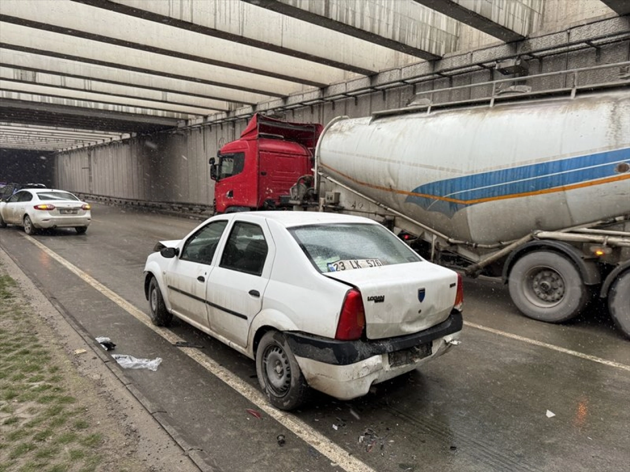 7 araç birbirine girdi: 6 yaralı