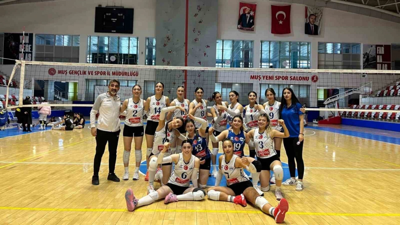 Elazığ Belediyespor  Kadın Voleybol Takımı, deplasmandan galibiyetle  ayrıldı