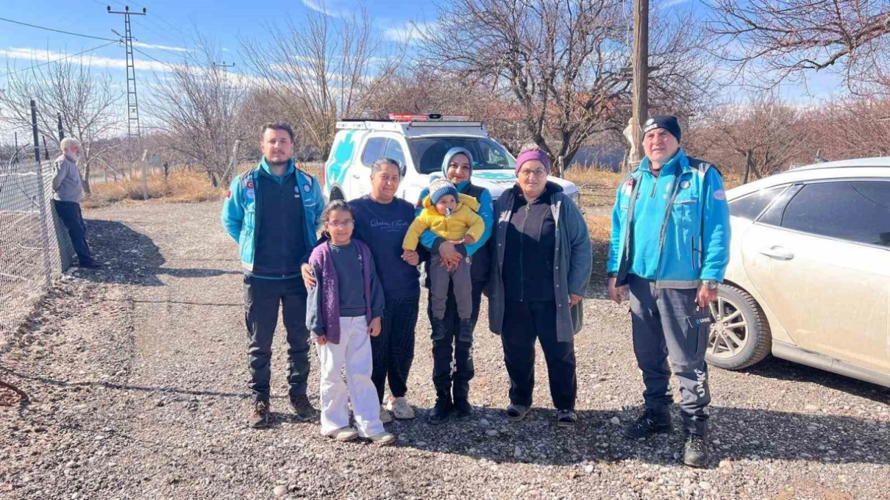 Depremin 3. yıl dönümü: UMKE ve kurtardığı aileden yürek burkan buluşma
