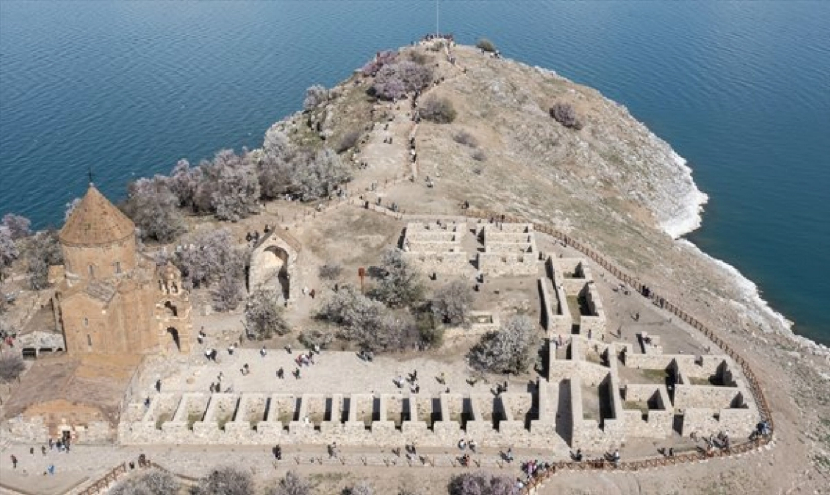 Van'da turizmin gözdesi Akdamar Adası