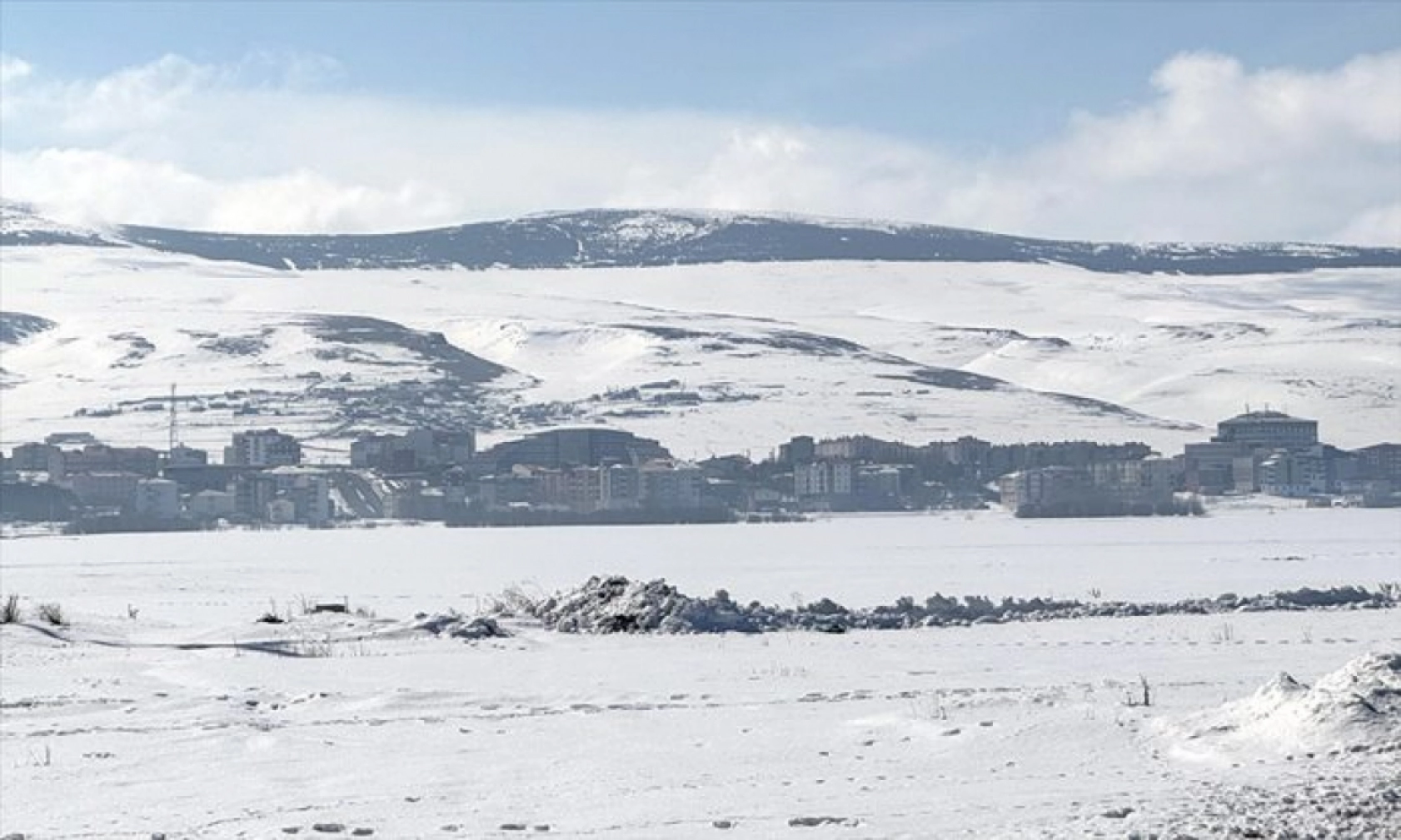 Erzurum, Kars ve Ardahan'da kar yağışı etkili oldu