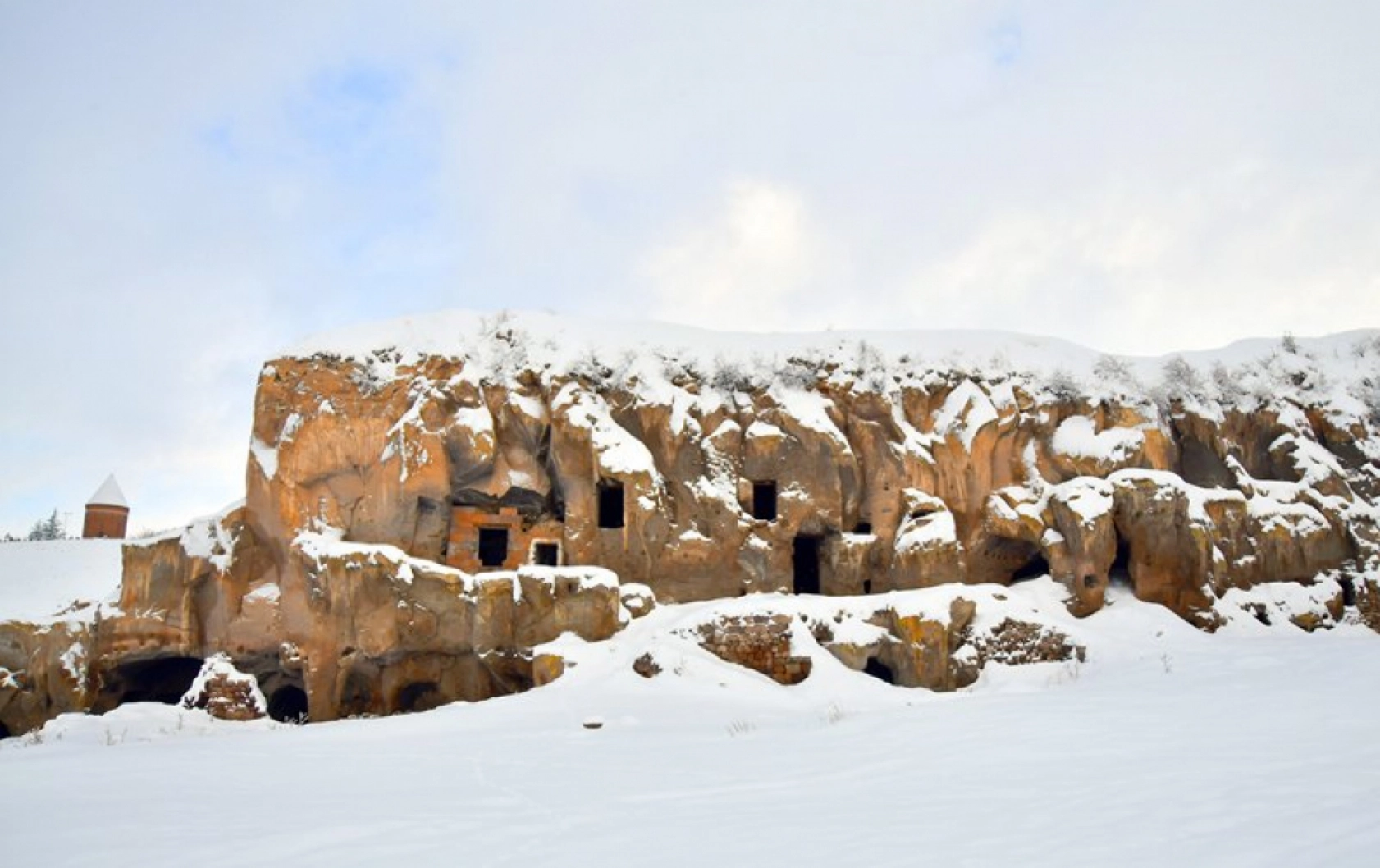 Ahlat'ta masalsı kış manzaraları